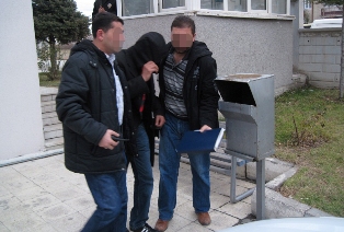 Kurye 12 kilo esrarla yakalandı