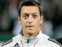 Mesut ünlü sunucuyu reddetti