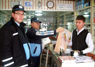 Karapınar'da çevre dostu poşetler dağıtıldı