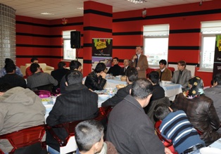 Akyürek Vanlı öğrencilerle buluştu