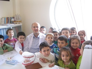 Minik öğrencilere diş sağlığı taraması