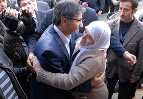 Uludereliler kaymakamı bağrına bastı