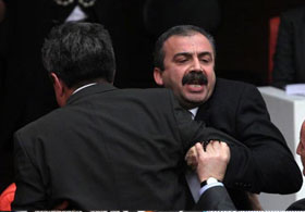 BDP'li Önder kendini kabadayı sandı