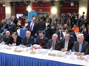 Yeni Anayasa 12 kişilik iş değil
