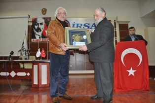 Akif gibi, adam gibi adam yetiştirmeliyiz