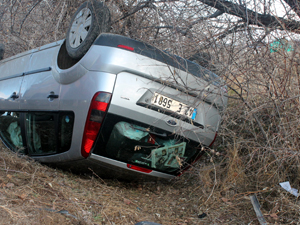 Ereğli'de otomobil devrildi: 4 yaralı