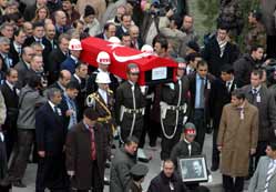 Basın cenazede sınıfta kaldı
