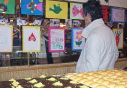 Minikler pastanede sergi açtı