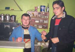 Kıraathaneden her hafta çeyrek altın