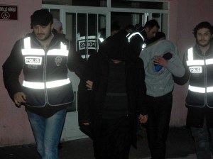 Koltuk altından 2,5 kilo eroin çıktı