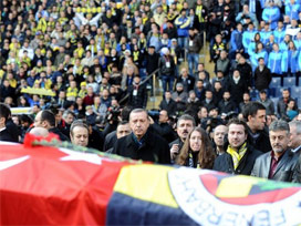 Erdoğan, Lefter'in töreninde yuhalandı