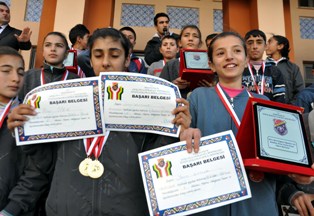 ''Yaramazlığı bırakıp, başarıya koşuyorlar''