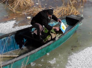 Balıkçıların buz mesaisi