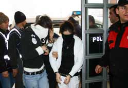 Uyuşturucu vererek fuhşa zorlamışlar