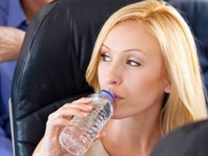 Artık uçakta su bile yasak