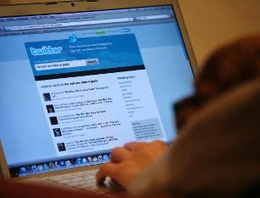Siyasiler twitter'da birbirine girdi