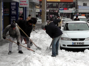 Beyşehir'de kar mesaisi