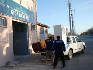 İhtiyaç fazlası eşyalar sahiplerine ulaştırılıyor