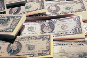 Dolar 4 ayın zirvesinde, borsa 56 bine geriledi