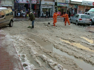 Kulu'da karla mücadele çalışmaları