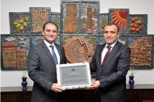 Antalya'dan Komyapı'ya teşekkür belgesi