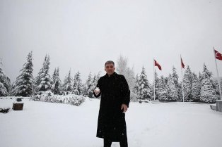 Abdullah Gül doya doya kartopu oynadı