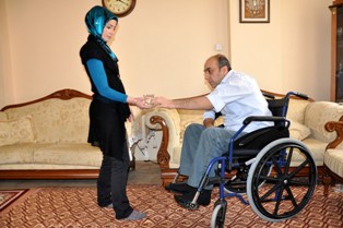 Bir bardak suyun hatrına