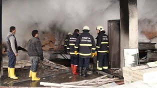 İnşaat işçileri ısınmak isteyince