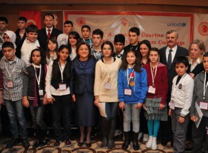 Anayasaya çocuk eli değecek