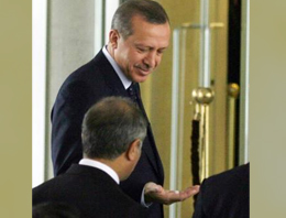 Hz Muhammed'in saç telini bağışladı