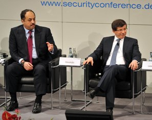 Davutoğlu'ndan one minute esprisi!