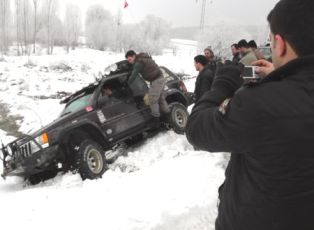 Off-Road tutkunlarının kar keyfi