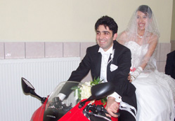 Gelin ile damat motosikletle geldi
