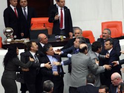 İç tüzük görüşmeleri ertelendi