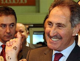 Bakan Günay dövme yaptırdı