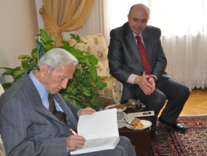 Emektar öğretmenden anlamlı bağış