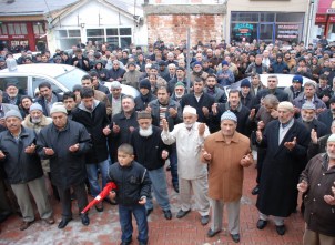 Sarayönü'nden 92 kişi umreye uğurlandı