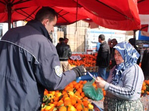 Ereğli'de polis, sahte para kalemi dağıttı