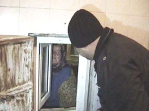 Cami tuvaletinde gece boyu kilitli kaldı