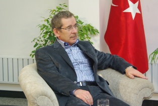 Abdüllatif Şener: Demokrasi az yolsuzluk çok