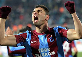 Bırak Yılmaz UEFA'nın manşetinde