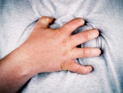 Kalp krizi kadınlarda farklı belirti gösteriyor