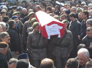 Aksungur ailesi toprağa verildi