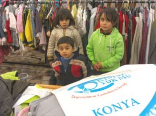 Depremzedelere Kimse Yok mu yardım etti