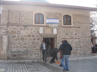 Plastik tabela hiç yakışmamış!