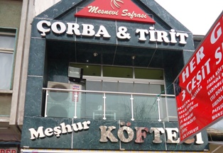 Kapu Cami’nin huzurlu ortamında Mesnevi Sofrası