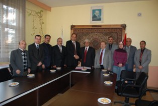 Sarayönü’nde sosyal denge için el sıkışıldı