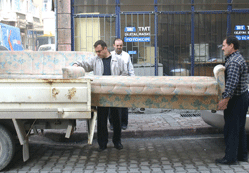 Zenginin malı, fakirin evine
