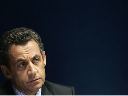 Sarkozy'e bir darbe de kendi partisinden