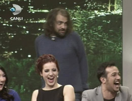 Orçun, Beyaz Show'u bastı stüdyo yıkıldı!